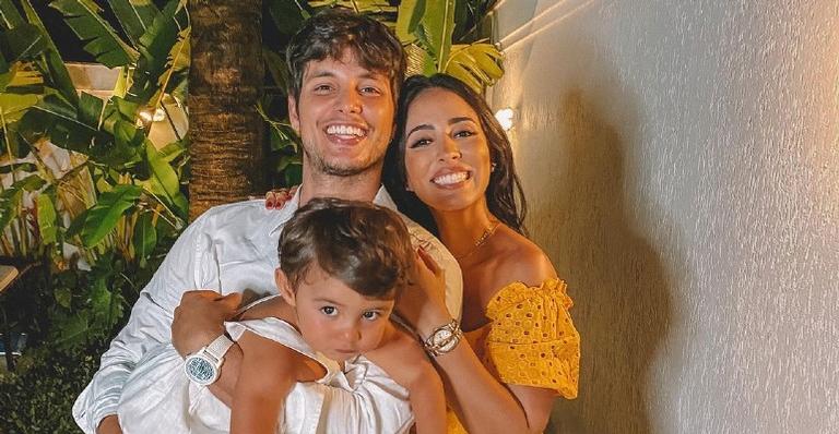 Bruno Guedes derrete a web ao postar clique perfeito com Jade Seba e Zion