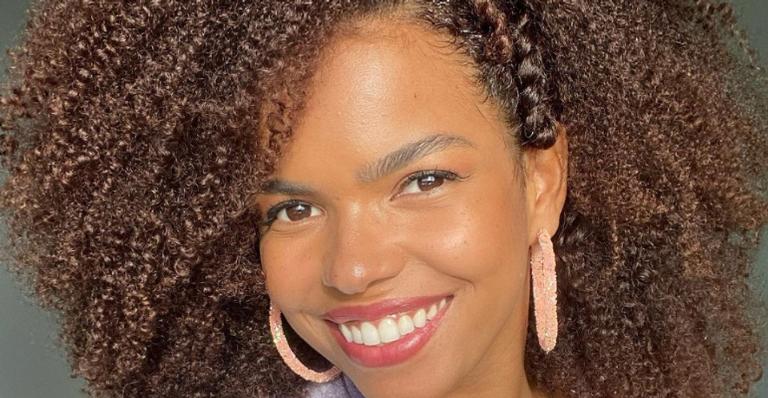 Jeniffer Nascimento surge ao lado de sua banda durante live: ”Que alegria poder aos poucos voltar”