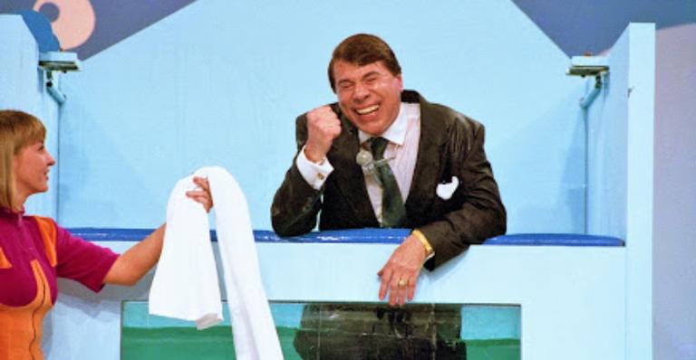 Programa do Silvio Santos reprisa cena icônica do apresentador caindo em tanque de água