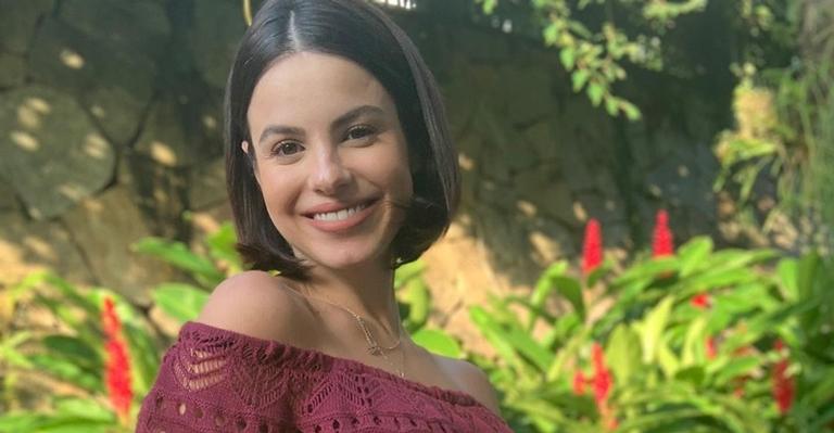 Sthefany Brito relembra início da gravidez e posta linda sequência de fotos