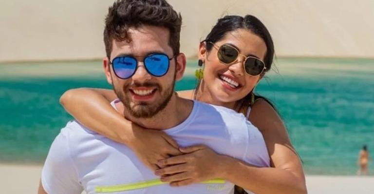 Thaynara OG e Gustavo Mioto curtem passeio na praia