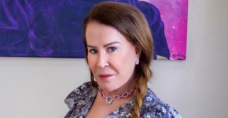 Zilu Camargo escreve mensagem de esperança ao exibir look verde: ”Uma nova versão”