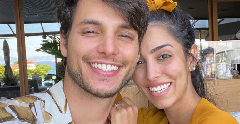 Fazendo caretas, Jade Seba aparece com Bruno Guedes e se declara: ”Te amarei de janeiro a janeiro”