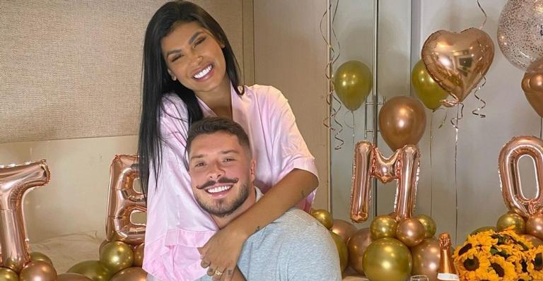 Pocah faz declaração para o noivo, Ronan Souza: ”Homem da minha vida”