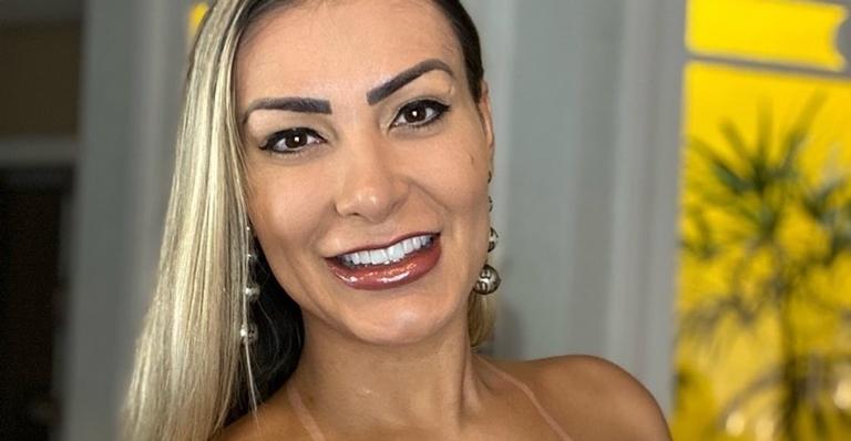 Andressa Urach posta foto do filho e brinca: ”Enviem currículo pra sogra aqui aprovar”
