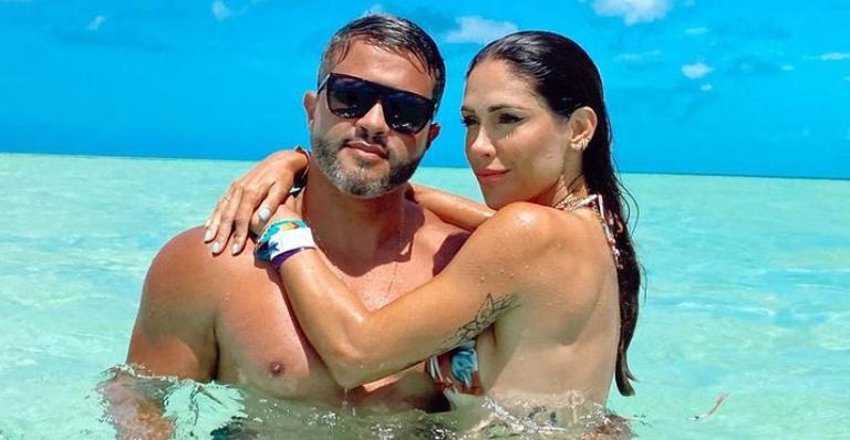 Bella Falconi e o marido, Ricardo Maguila exibem boa forma em clique romântico: ”Saldáveis juntos”