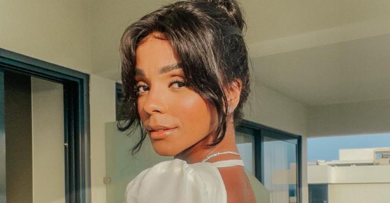 Em Curacao, Brunna Gonçalves chama a atenção com belíssimas curvas