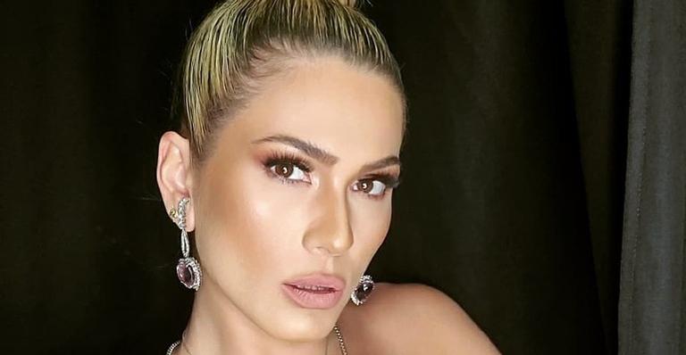 Em Miami, Lívia Andrade surge poderosa brindando com look aberto: ”Que linda!”