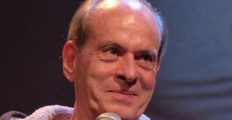 Aos 79 anos, Ney Matogrosso exibe corpo definido de sunga mínima e choca web: ”Sarado!”