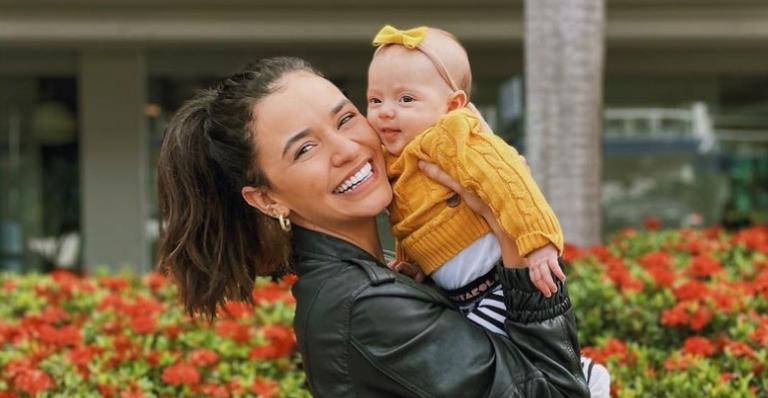 Talita Younan se derrete ao publicar clique fofo da filha, Isabel, com fantasia: ”Um bebê urso”