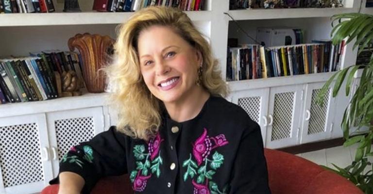 Elegante! Vera Fischer chama atenção após surgir deslumbrante na web: ”Eita, mulher linda”