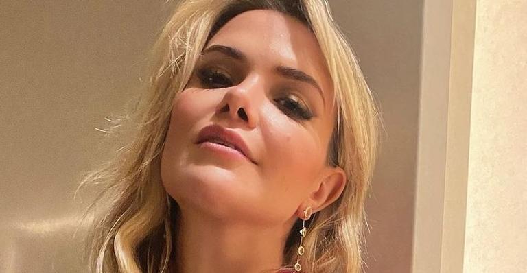 Na Bahia, Marcela Mc Gowan exibe curvas com biquíni fininho e para tudo com corpão: ”Espetáculo”