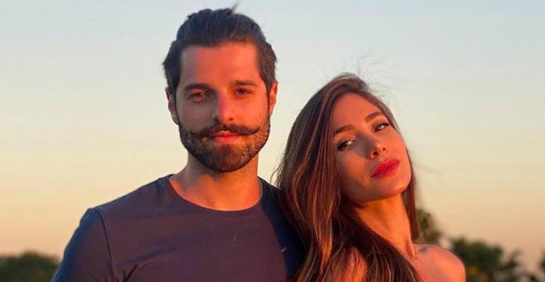 Romana Novais surge deslumbrante em bastidores de ensaio fotográfico e Alok elogia: ”Mamãe tá on”