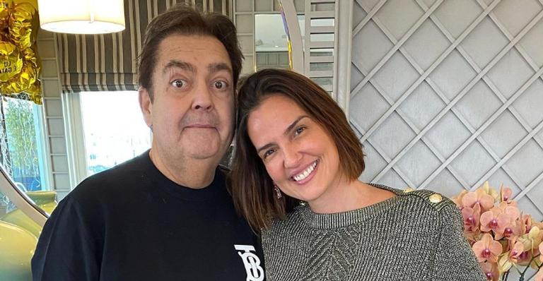 Esposa de Faustão agradece mensagens de carinho e tranquiliza fãs: ”Pronto para próximo Domingão”