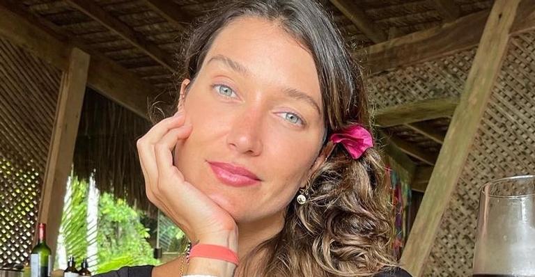 Gabriela Pugliesi renova o bronzeado com biquíni fininho mínimo e web baba: ”Que corpo é esse?”
