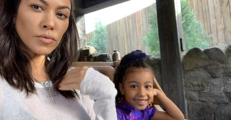 Kourtney Kardashian faz declaração especial para North, filha de Kim Kardashian: ”Melhor amiga”