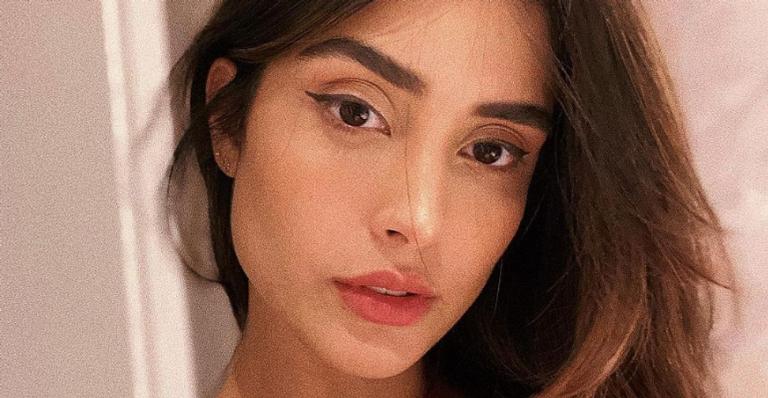 Letícia Almeida ousa na sensualidade em ensaio de topless e brinca: ”Ui, que frio”