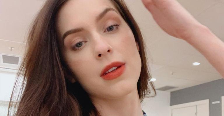 Nos bastidores de ‘Salve-se Quem Puder’, Sophia Abrahão mostra look de sua personagem e encanta web