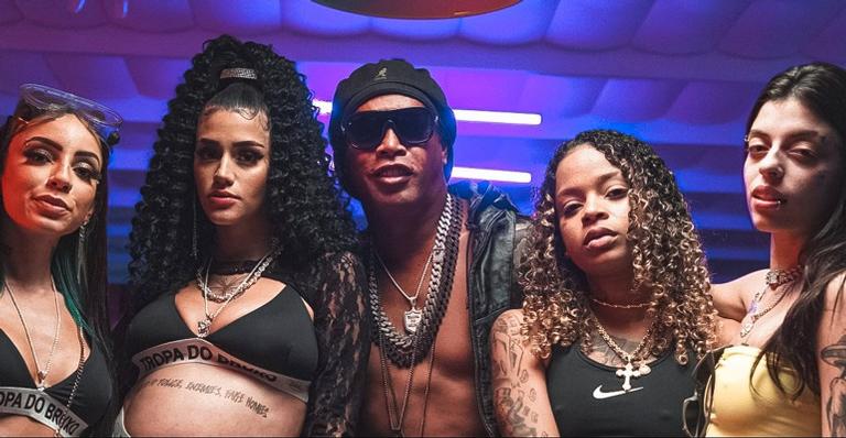 Tropa do Bruxo, de Ronaldinho Gaúcho, lança o hit ‘Donas do Jogo’ com musas do trap e funk
