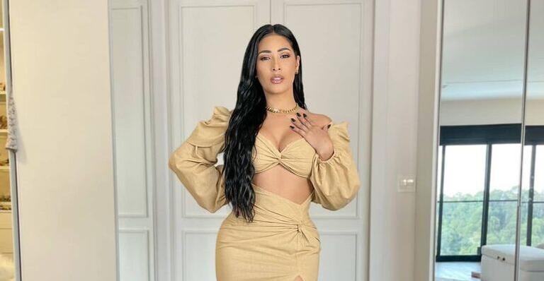 Em seu aniversário, Simaria surge com look poderoso ao lado de presentes grifados: ”Muito grata”