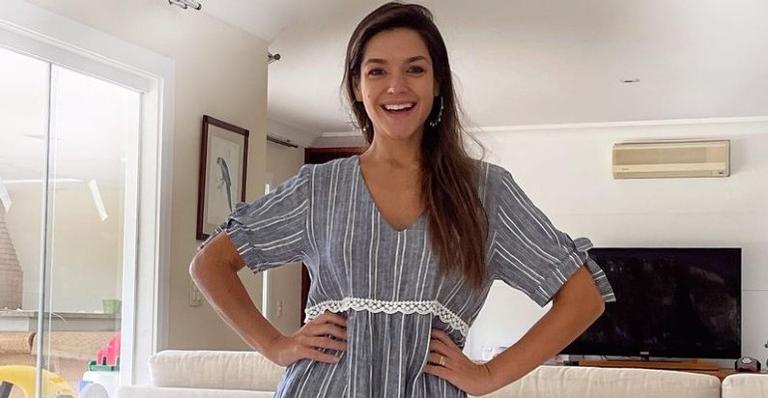 Thais Fersoza aparece toda feliz em selfie e questiona: ”Já deram aquele sorrisão hoje?”