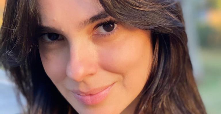 Vera Viel exibe boa forma ao surgir malhando em suas redes