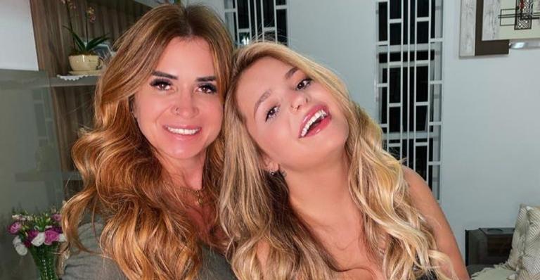 Viih Tube se diverte reproduzir coreografia famosa na web ao lado da mãe: ”Tô rindo sozinha!”