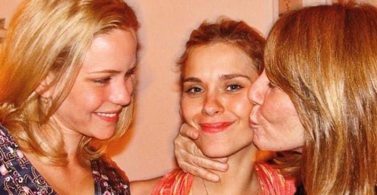 Carolina Dieckmann resgata foto com Renata Sorrah e Leandra Leal