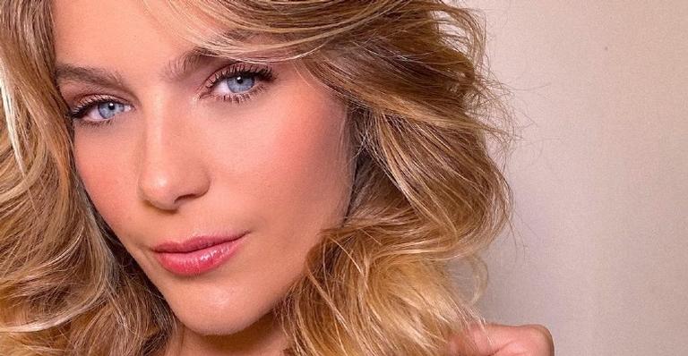 Isabella Santoni posta clique de biquíni e dá dica de look para internautas