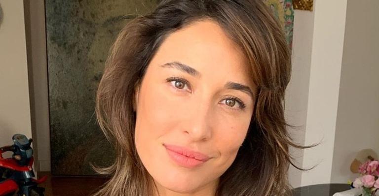 Giselle Itié relembra foto grávida e fala sobre importância de rede de apoio: ”Estamos exaustas”
