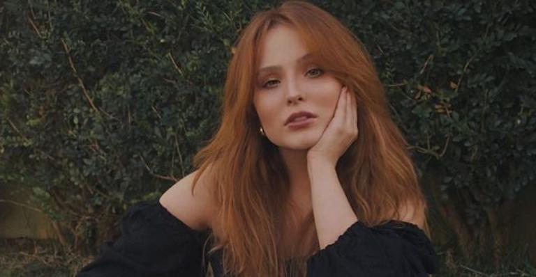 Larissa Manoela esbanja estilo ao brilhar em cliques inéditos: ”Vejo cores!”