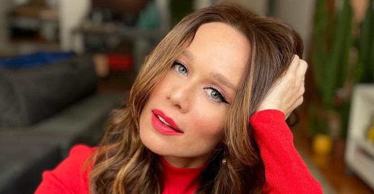 Mariana Ximenes usa clique de personagem para brincar com seus seguidores: ”De olho em vocês!”