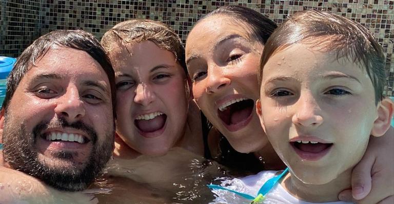 Marido de Claudia Leitte se derrete pela esposa e filhos com registro antigo