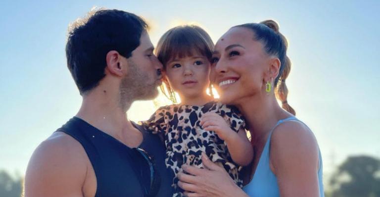 Sabrina Sato compartilha lindos cliques com a família nos bastidores da ‘Ilha Record’