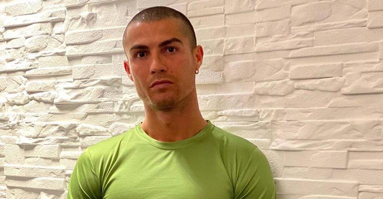 Cristiano Ronaldo conquista 300 milhões de seguidores e se torna a pessoa mais seguida no Instagram