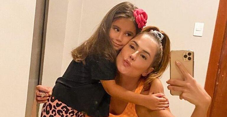 Com a filha, Deborah Secco protagoniza momento divertido: ”Se dê a permissão”