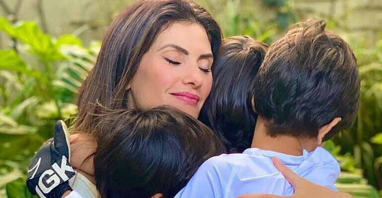 Isabella Fiorentino fala da exposição dos trigêmeos e sobre filho especial: ”Vibro cada conquista”