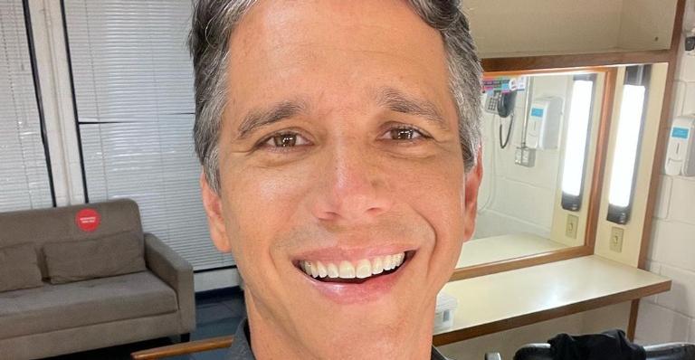 Marcio Garcia compartilha cliques do caçula com cachorrinho: ”Amores que passam de pai para filho”