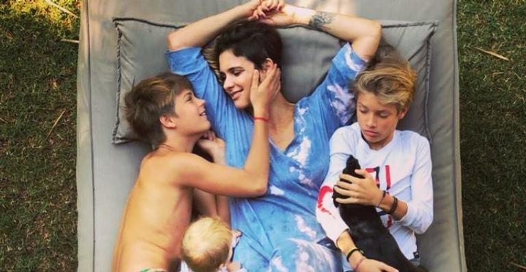 Fernanda Lima relembra parto emocionante dos filhos gêmeos