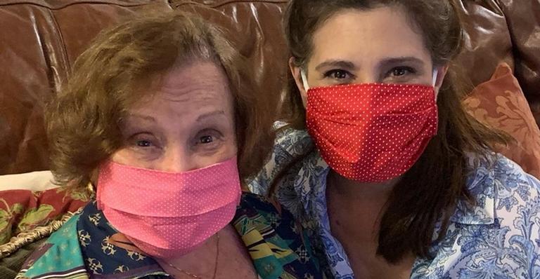 Beth Goulart relembra da mãe, Nicette Bruno, e lamenta: ”500 mil vozes em silêncio”