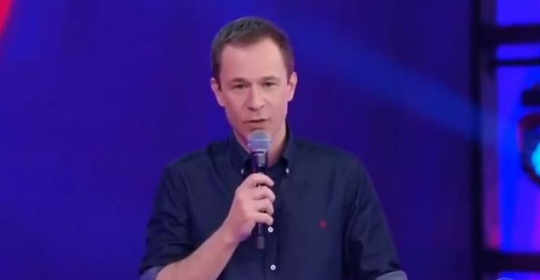 Tiago Leifert cita Fausto Silva na abertura do ‘Super Dança dos Famosos’: ”Carinho e respeito!”