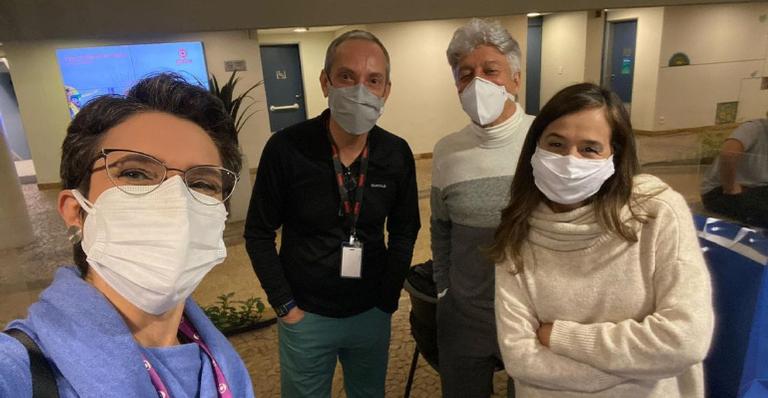 Sandra Annenberg reencontra amigos nos corredores da TV Globo e comemora: ”Tava com saudades”