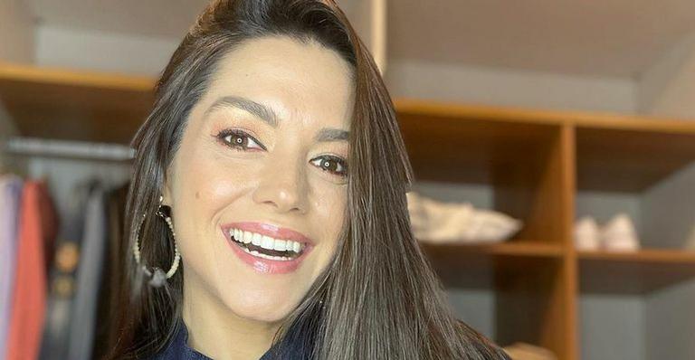 Após cirurgia, Thais Fersoza exibe cinturinha ao fazer foto de roupa de ginástica