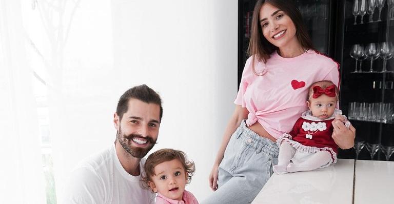 Alok posta cliques perfeitos com Ravi, Raika e Romana Novais: ”Meus amores”