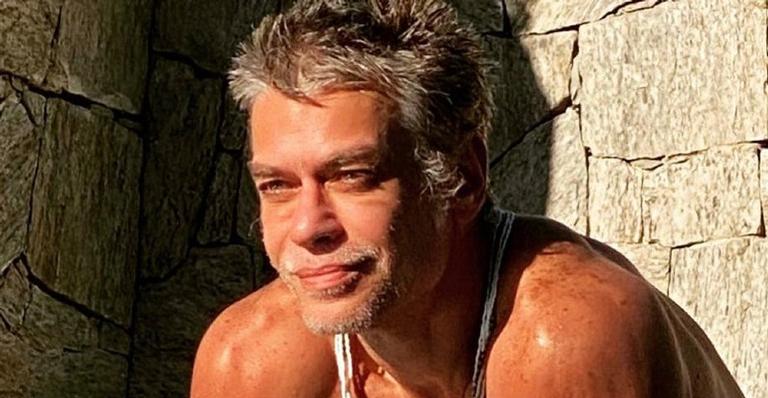 Fábio Assunção recebe a vacina contra a Covid-19 e presta homenagem aos profissionais de saúde