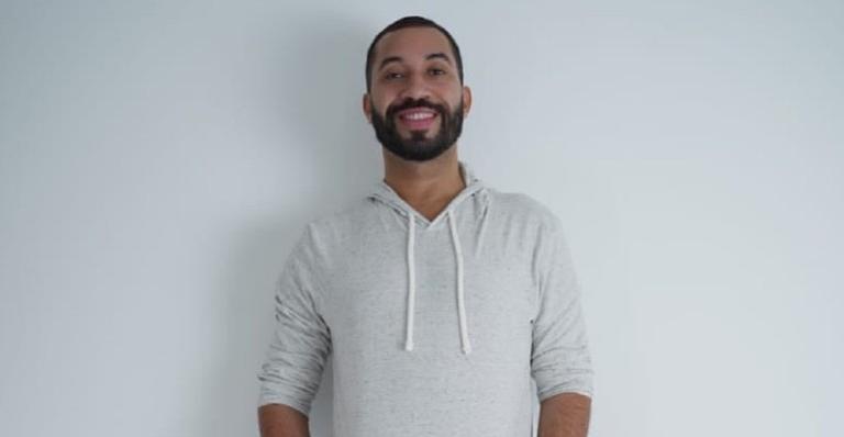 Gil do Vigor celebra muito ao ter seu visto aprovado: ”Meu maior sonho da vida se realizou”