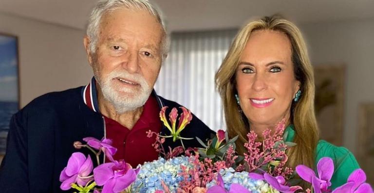 55 anos depois, Helô Pinheiro aparece com vestido que usou em seu casamento: ”Feito de amor”