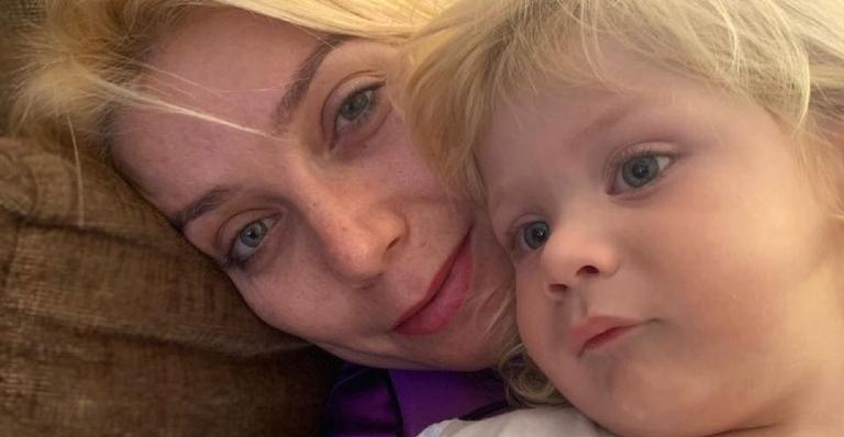 Luiza Possi surge esmagando o herdeiro em vídeo e derrete os internautas