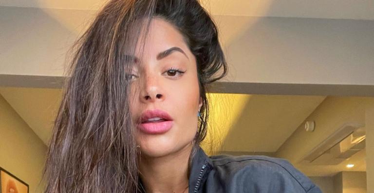 Aline Riscado esbanja elasticidade ao surgir ‘plantando bananeira’ na praia