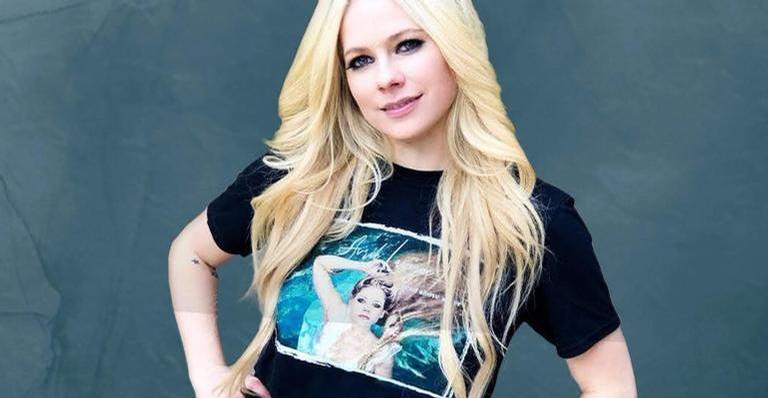 Aos 36 anos, Avril Lavigne recria primeiro hit e choca fãs: ”Não envelhece!”
